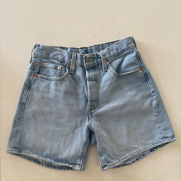 Levi's 501 Mid Thigh Women's Jean Shorts - Picture 3 of 5